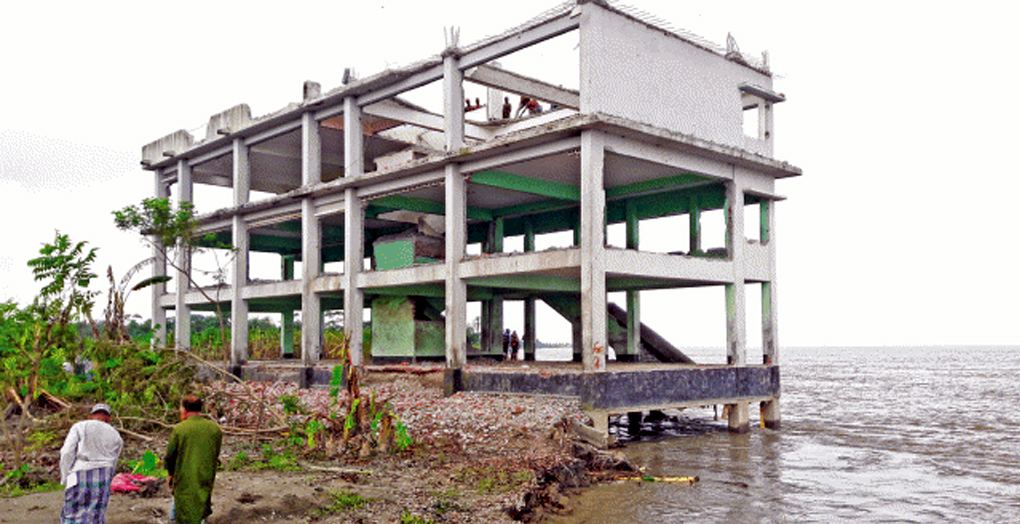 শরীয়তপুরে পদ্মায় বিলীন ১২ স্কুল