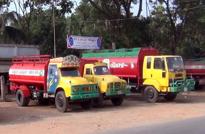 ৩ দাবিতে শ্রমিকদের কর্মবিরতি