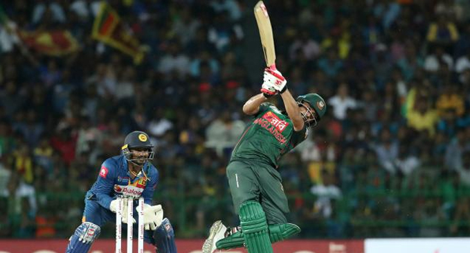 মাহমুদউল্লাহর ছক্কায় রাজকীয় ফাইনালে বাংলাদেশ