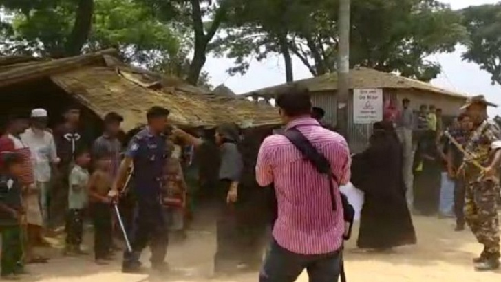 মিয়ানমারের মন্ত্রীকে দেখে রোহিঙ্গাদের বিক্ষোভ