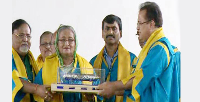 কাজী নজরুল বিশ্ববিদ্যালয় থেকে প্রধানমন্ত্রীর ডি. লিট ডিগ্রি গ্রহণ