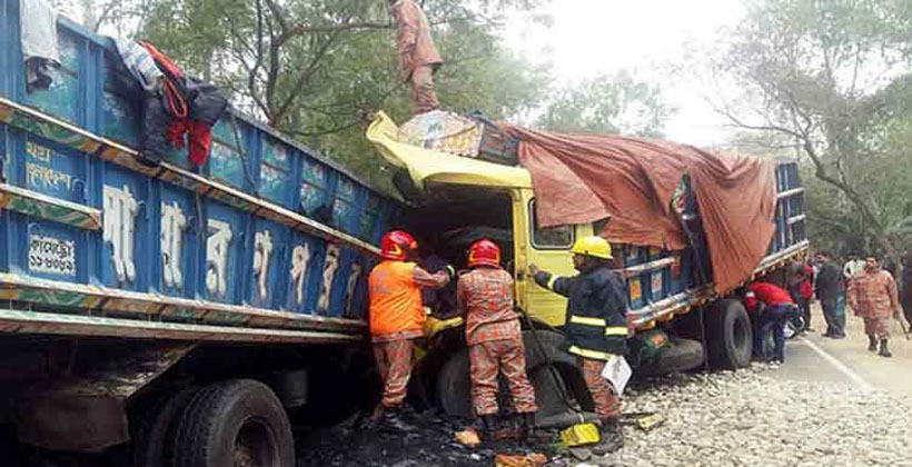 টাঙ্গাইলে সড়ক দুর্ঘটনায় নিহত ৩