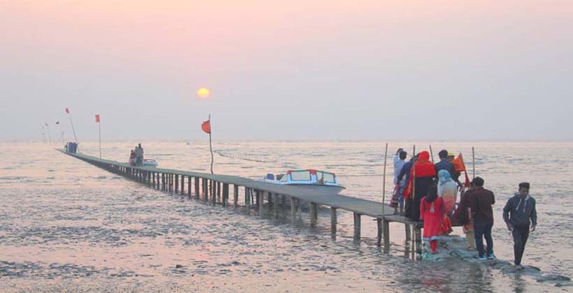 চট্টগ্রামের সীতাকুণ্ডে সৈকতে গোসলে নেমে তিনজন নিখোঁজ