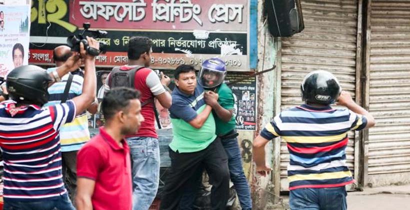 বরিশাল জেলা ও নগর ছাত্রদলের নবগঠিত কমিটি নিয়ে দুই পক্ষের সংঘর্ষ