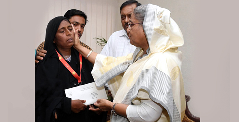 দিয়া ও করিমের পরিবারকে ২০ লাখ টাকার সঞ্চয়পত্র দিলেন প্রধানমন্ত্রী