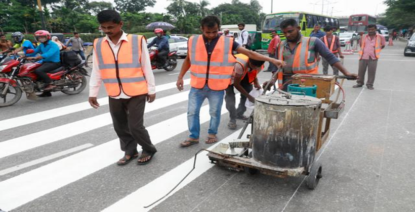 ঢাকা উত্তরের অর্ধশতাধিক এলাকায় বসানো হচ্ছে গতিরোধক ও জেব্রা ক্রসিং