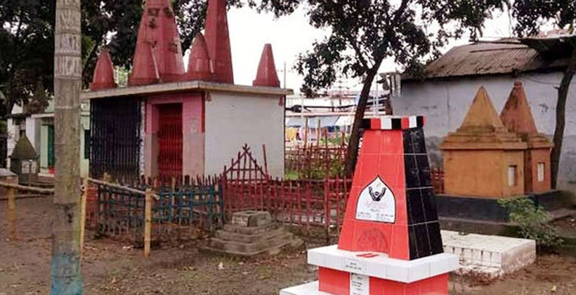 নবজাতকের লাশ তুলে গলা কেটে পূজা দিল ৫ হিন্দু কিশোর