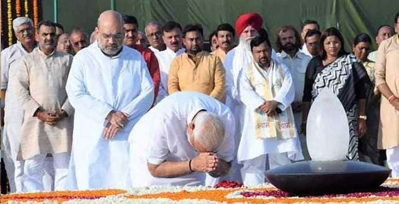 মহাত্মা গান্ধীর প্রতি শ্রদ্ধায় শপথের দিন শুরু মোদীর