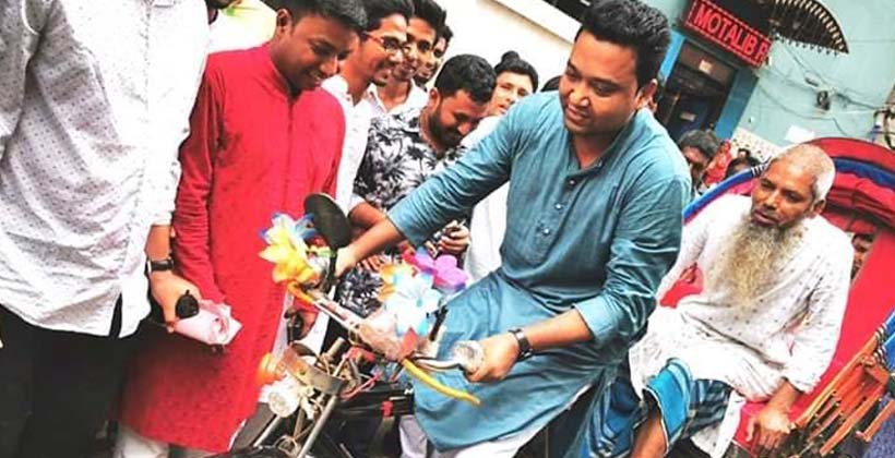 রিকশাচালকের পাশে ছাত্রলীগ