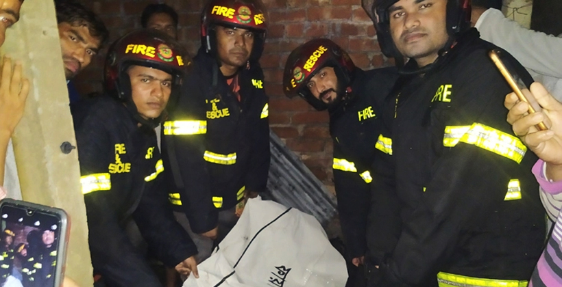 মসজিদে গেছিলেন তালা দিয়ে, চিরতরেই পুড়ে মরলেন স্ত্রী