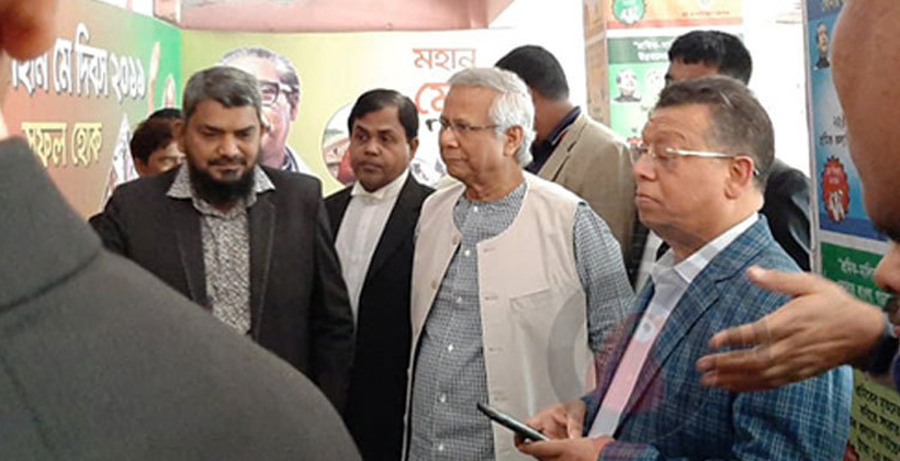 জামিন পেতে ৫০০০ টাকা মুচলেকা দিলেন ড. ইউনূস