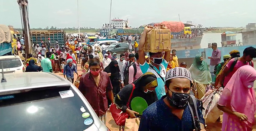 করোনায় বাড়ি ফেরা; পাটুরিয়া ফেরিঘাটে উপচে পড়া ভিড়