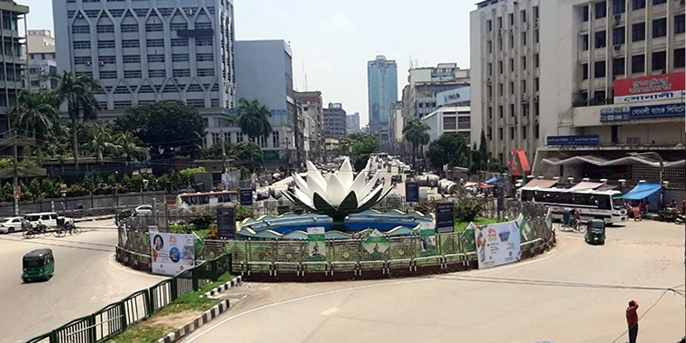 অফিস খুললেও ফাঁকাই ঢাকা