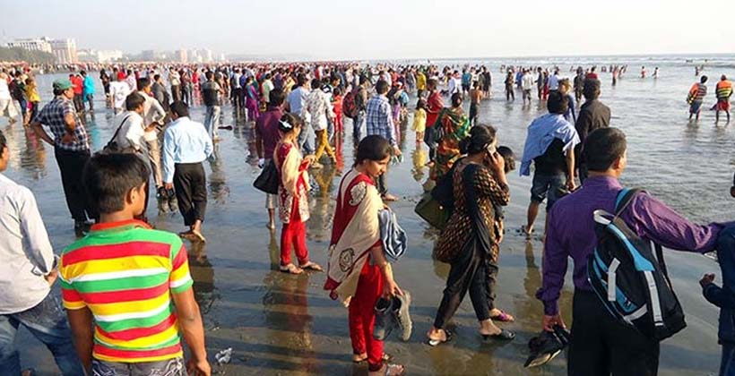 লোকারণ্য কক্সবাজার সৈকত, স্বাস্থ্যবিধির বালাই নেই