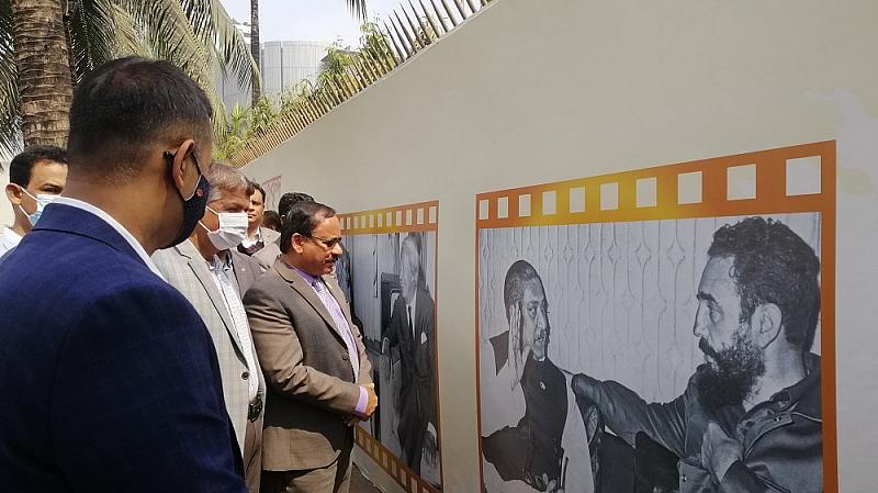 ঢাকা ইন্টারকন্টিনেন্টালের দেয়ালে বঙ্গবন্ধুর আলোকচিত্র প্রদর্শনী