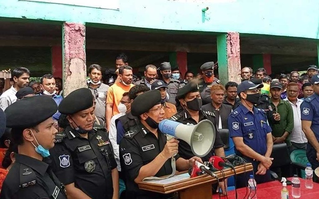 হামলায় জড়িতদের ছাড় দেয়া হবে না : শাল্লায় র্যাব প্রধান
