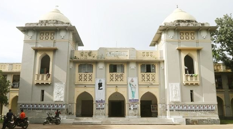 ঢাবির সলিমুল্লাহ মুসলিম হলে ফাটল