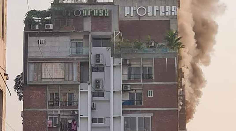 গুলশানের ডিএনসিসি মার্কেটের পাশের ভবনে আগুন