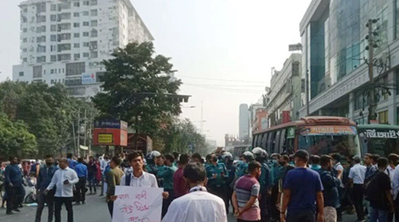 বিভিন্ন সড়কে শিক্ষার্থীদের অবরোধ
