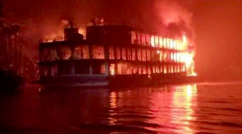 আগুন লাগার পরও ৪০ মিনিট চলে লঞ্চটি, যাত্রী সংখ্যা নিয়ে ধোয়াশা