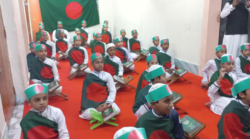 শহীদদের শ্রদ্ধায় কোরআন খতম করল মাদরাসা শিক্ষার্থীরা