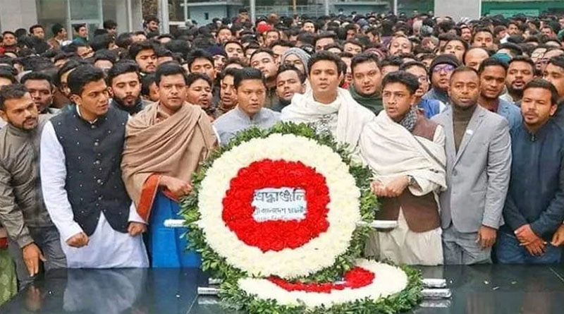 বঙ্গবন্ধুর প্রতিকৃতিতে ছাত্রলীগের শ্রদ্ধা