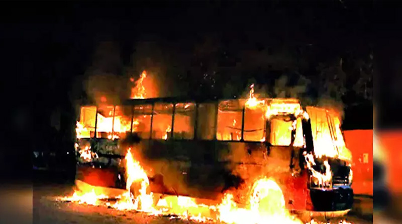 ডেমরায় বাসে আগুন: ভেতরে ঘুমন্ত চালকের সহকারীর মৃত্যু