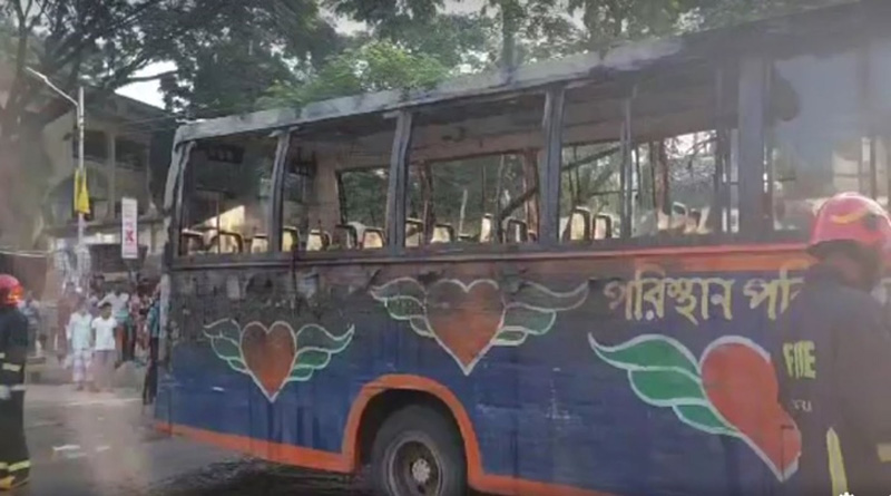 অবরোধের শেষ দিনে রাজধানীতে বাসে আগুন