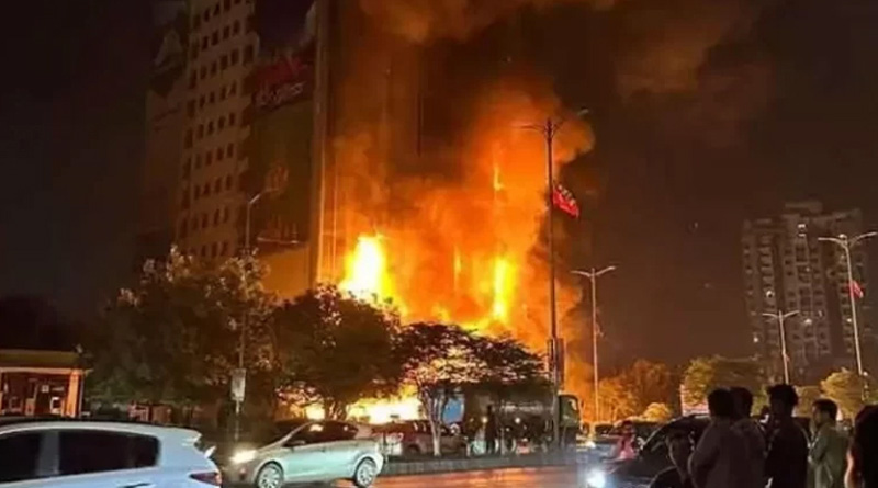 করাচিতে বাণিজ্যিক ভবনে আগুন, নিহত ১০