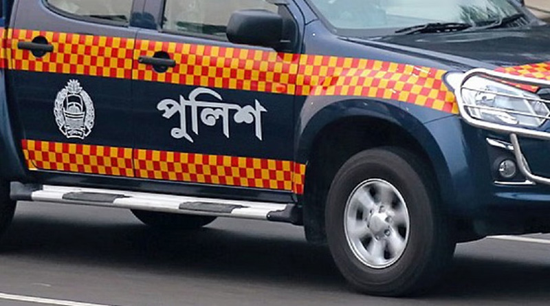 পুলিশ ভ্যানের কাছে ২ ককটেল বিস্ফোরণ মগবাজারে