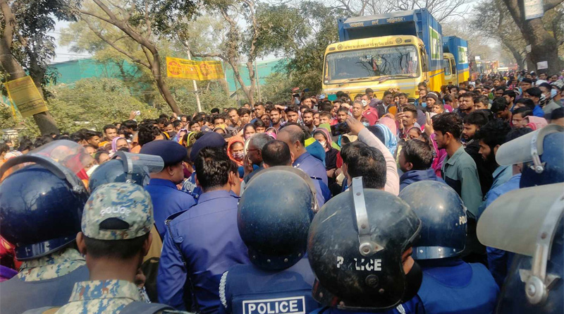 পোশাক শ্রমিকদের বেতন বৃদ্ধির দাবিতে ঢাকা-আরিচা মহাসড়ক অবরোধ
