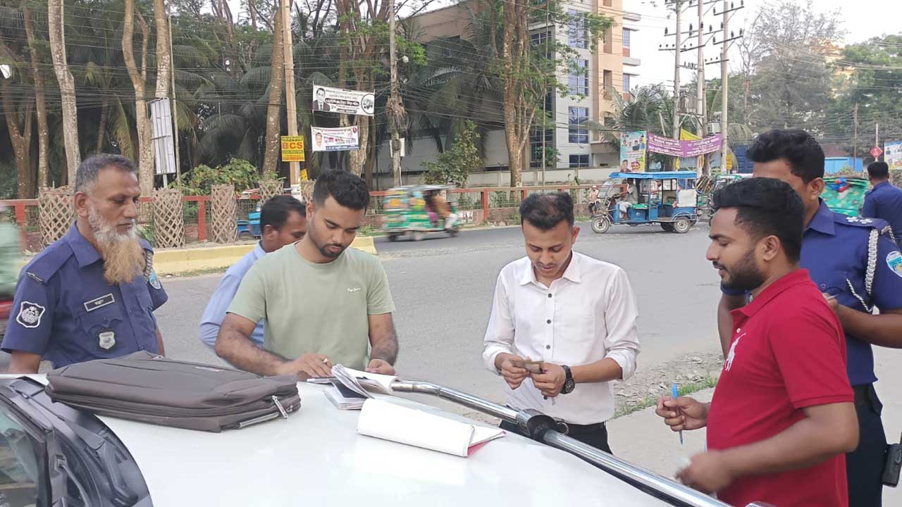 অতিরিক্ত ভাড়া নিয়ে জরিমানা গুনতে হলো চার পরিবহনকে