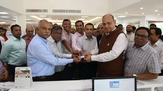 ডিভাইন মার্সি হাসপাতাল পরিদর্শন করলেন স্বাস্থ্যমন্ত্রী