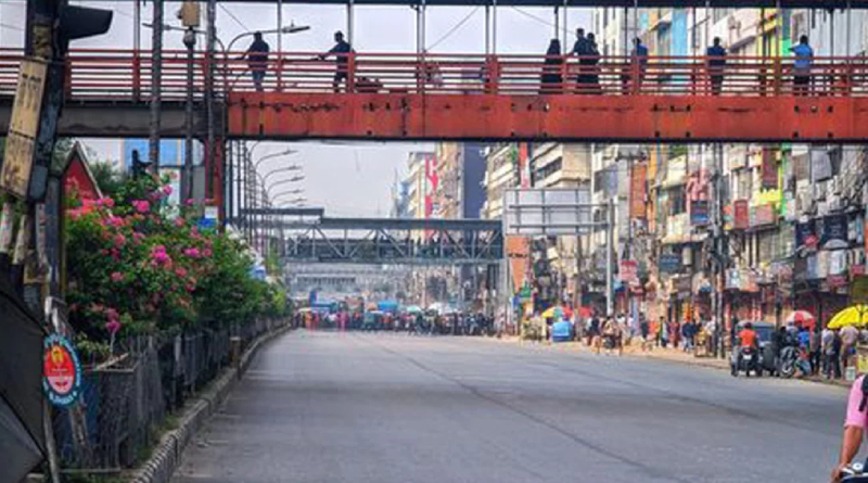 দুই ঘণ্টা পর সড়ক ছাড়লেন শ্রমিকরা, যান চলাচল স্বাভাবিক