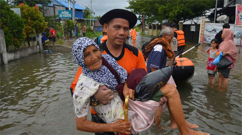 ইন্দোনেশিয়ায় বন্যায় মৃতের সংখ্যা বেড়ে ৪৩