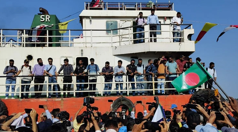 চট্টগ্রাম বন্দরে এমভি আবদুল্লাহর নাবিকেরা