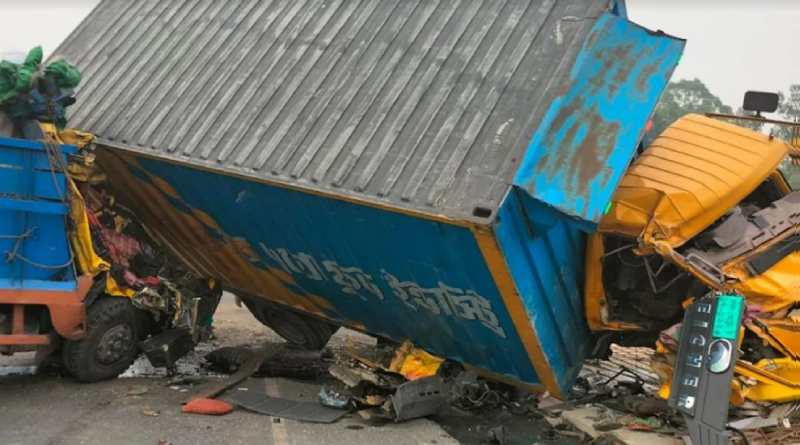 টাঙ্গাইলে কাভার্ডভ্যান-ট্রাক মুখোমুখি সংঘর্ষ, নিহত এক