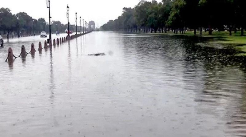 দিল্লিতে রেকর্ড বৃষ্টিতে ১১ জনের মৃত্যু