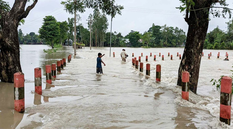 জামালপুরে পানিবন্দি ১০ হাজার মানুষ, ২৬টি বিদ্যালয় বন্ধ ঘোষণা