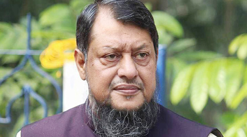 নিখিলের গাড়িতে ইট-পাটকেল নিক্ষেপ
