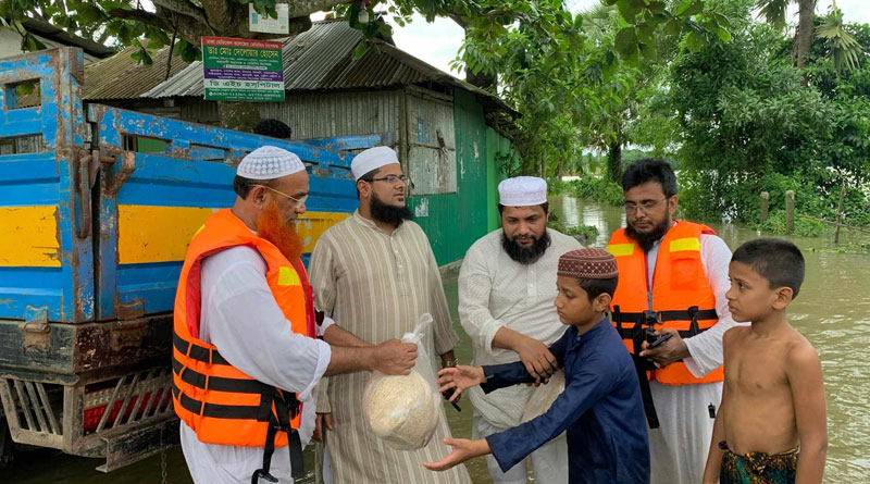 বন্যার্তদের পাশে ইসলামী ঐক্যজোট স্বেচ্ছাসেবক টিম