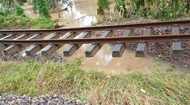 ফেনীতে দৃশ্যমান হচ্ছে বন্যার ক্ষত, খাবার-পানির জন্য হাহাকার