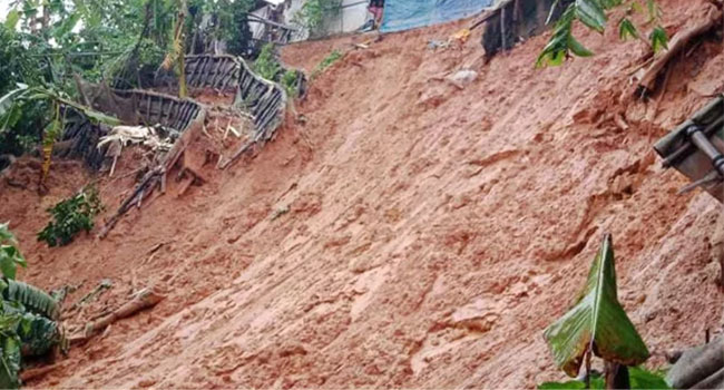 কক্সবাজারে পাহাড়ধসে একই পরিবারের ৩ জনের মৃত্যু