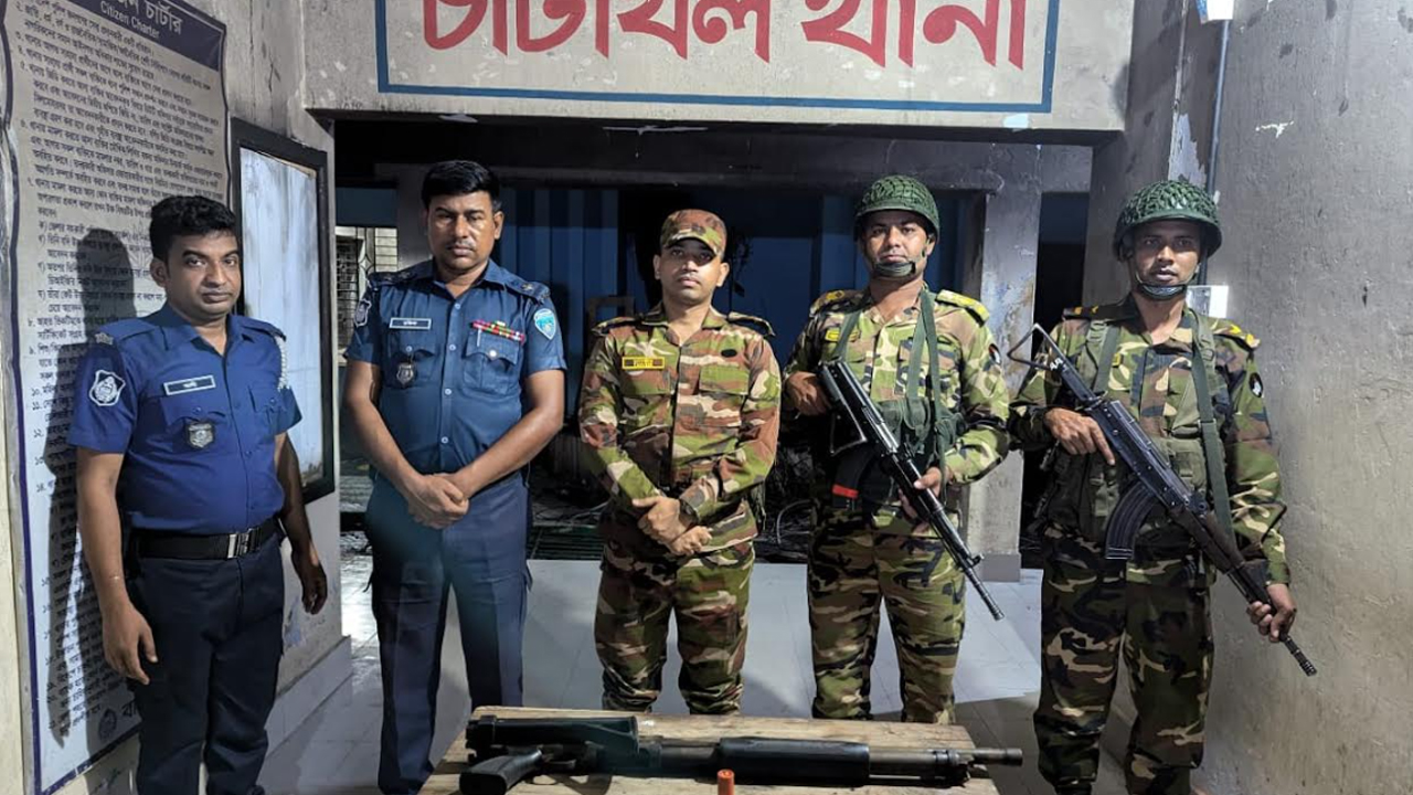 থানার লুট হওয়া আগ্নেয়াস্ত্র মিলল কবরস্থানে