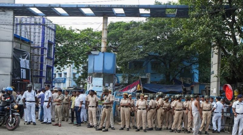 ১৬ দিনের অনশন ভাঙলেন কলকাতার চিকিৎসকরা