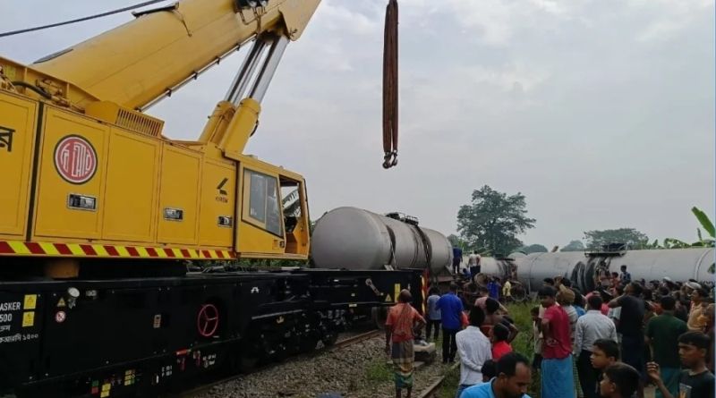 ৮ বগি লাইনচ্যুত, ১০ ঘন্টা পর খুলনার সাথে সারা দেশের রেল যোগাযোগ স্বাভাবিক