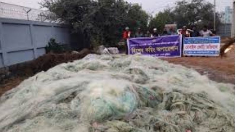 মেঘনায় অভিযান: ৭০ লাখ মিটার কারেন্ট জালসহ ৩৬ জেলে আটক