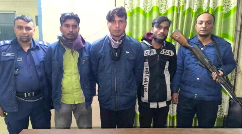 দৌলতপুরে বিদেশী পিস্তলসহ ৩ যুবক আটক