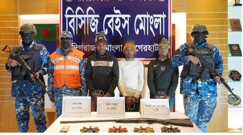 দুবলার চরে আগ্নেয়াস্ত্রসহ দয়াল বাহিনীর ৩ ডাকাত আটক