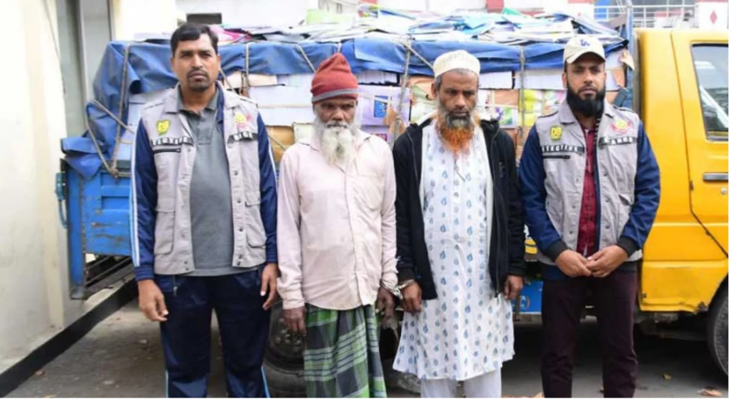 বাংলাবাজার থেকে ‘বিনামূল্যের’ ১০ হাজার বইসহ গ্রেপ্তার ২